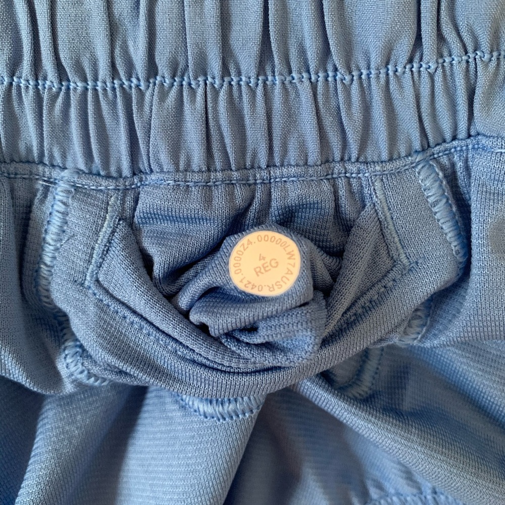 lululemon Hotty Hot LR Lined Short 2.5" Blue Nile Size 4 New NWT - Picture 11 of 16
